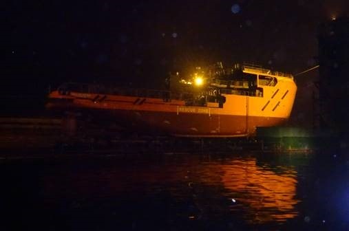 23:30 Vessel on the barge. The barge is on her submerging position:
